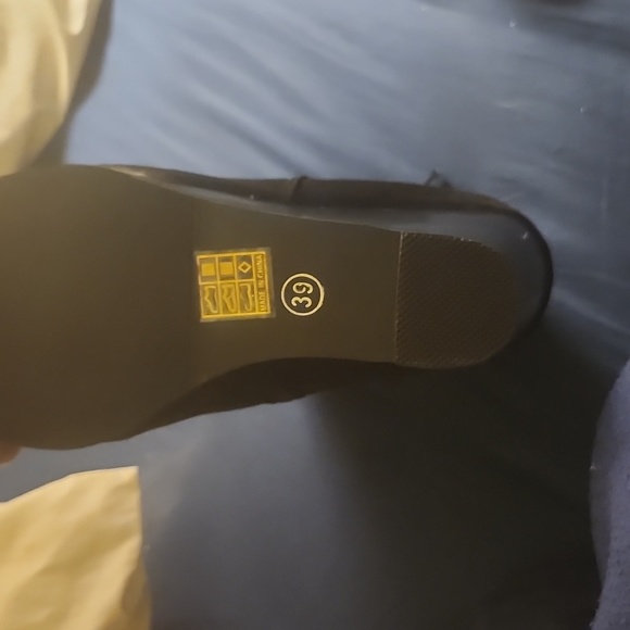 BLACK WEDGED HEEL BOOTIES - Picture 3 of 3